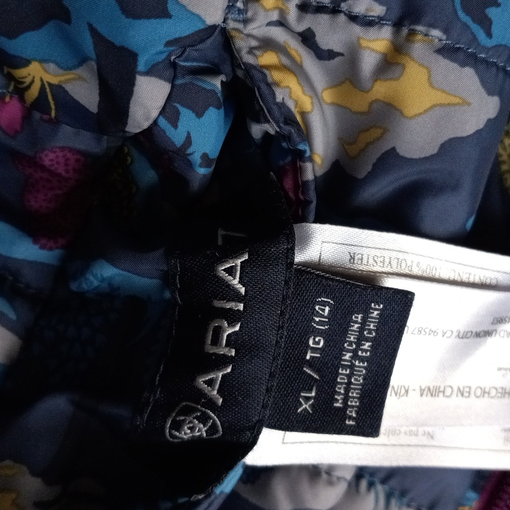 Kids XL Ariat reversible vest - Picture 2 of 14